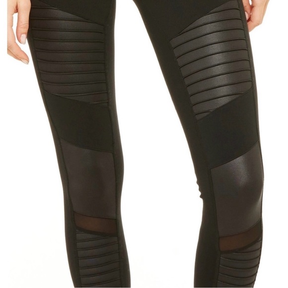 Alo Yoga Moto leggings in perfect condition. Size XXS, in various colors. - Picture 3 of 5